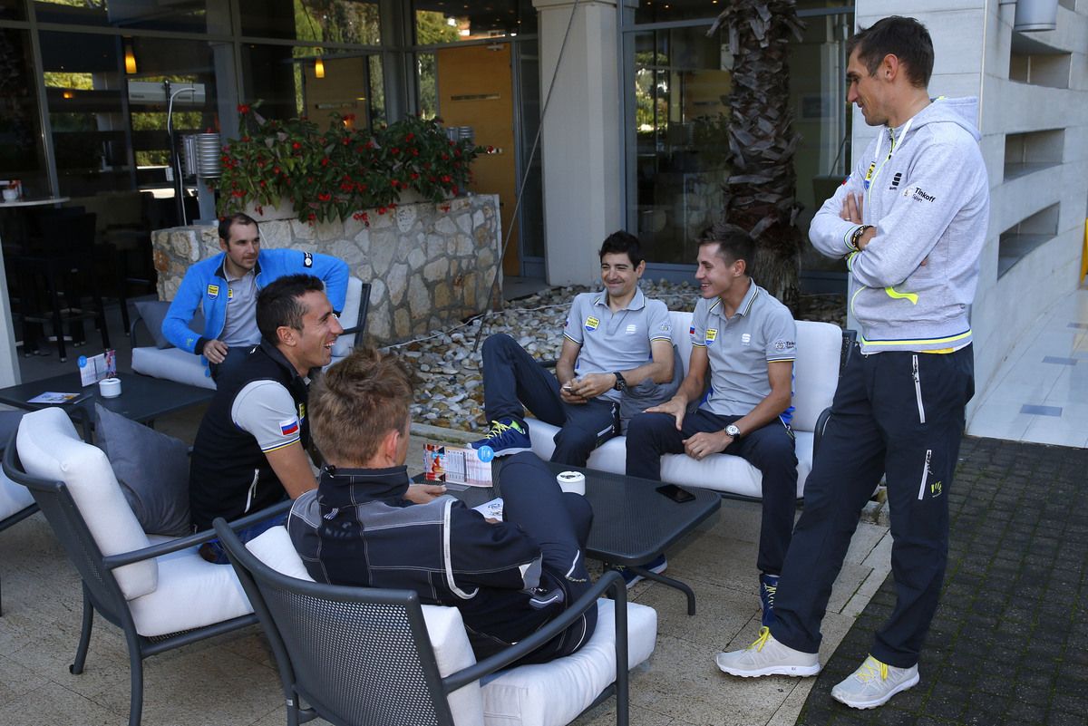 A little moment of downtime for the riders