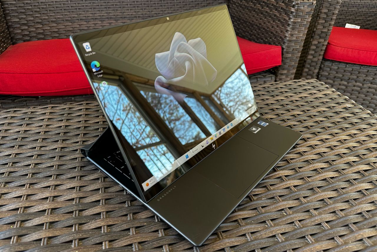 HP Dragonfly Folio G3