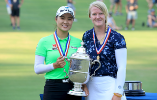 Minjee Lee and Ingrid Lindblad with their medals and trophy at the 2022 US Women's Open