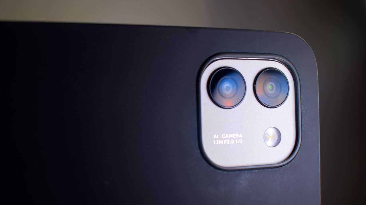 The Honor MagicPad 3 on a desk