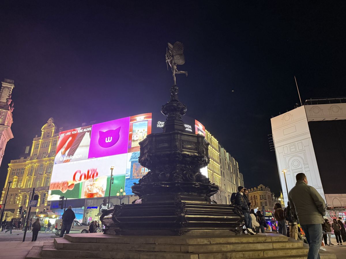 iPhone 16 Pro camera sample Piccadilly Circus low light