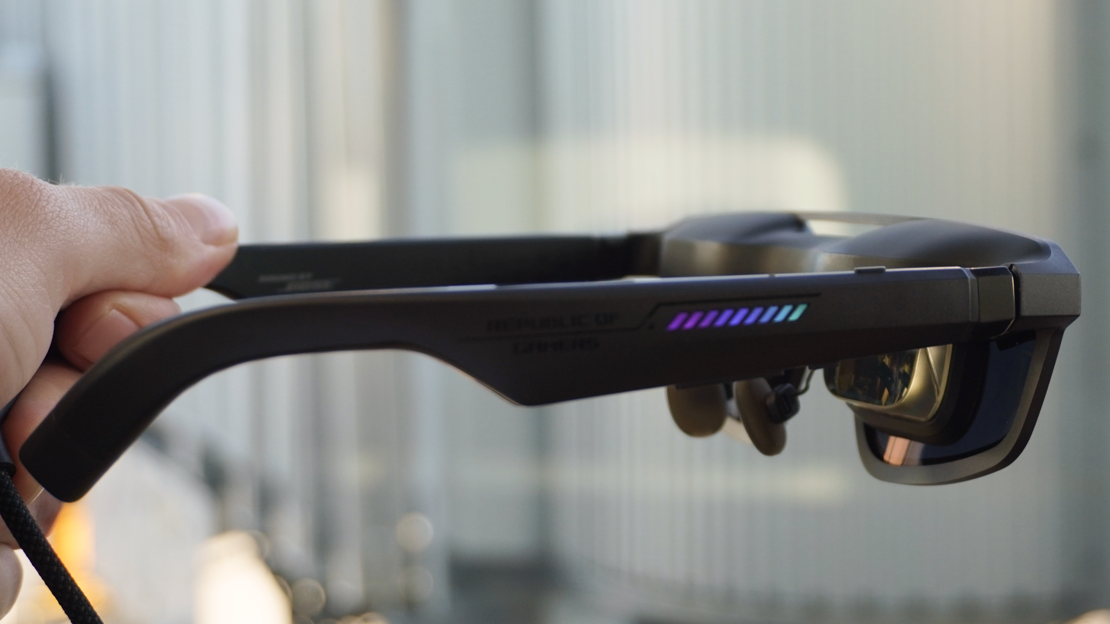 Asus ROG Xreal R1 AR Glasses