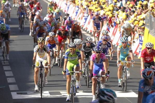 Tony Martin (HTC Columbia), Ivan Basso (Liquigas) and Francesco Gavazzi (Lampre-Farnese Vini) cross the finish line.