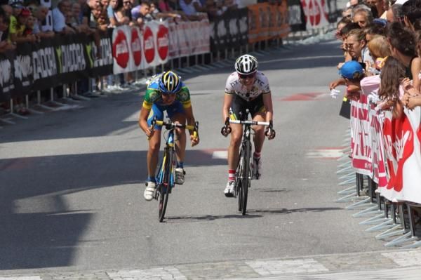 Lucinda Brand (AA Drink) and Judith Arndt (HTC-Highroad) sprinted in at high speed.