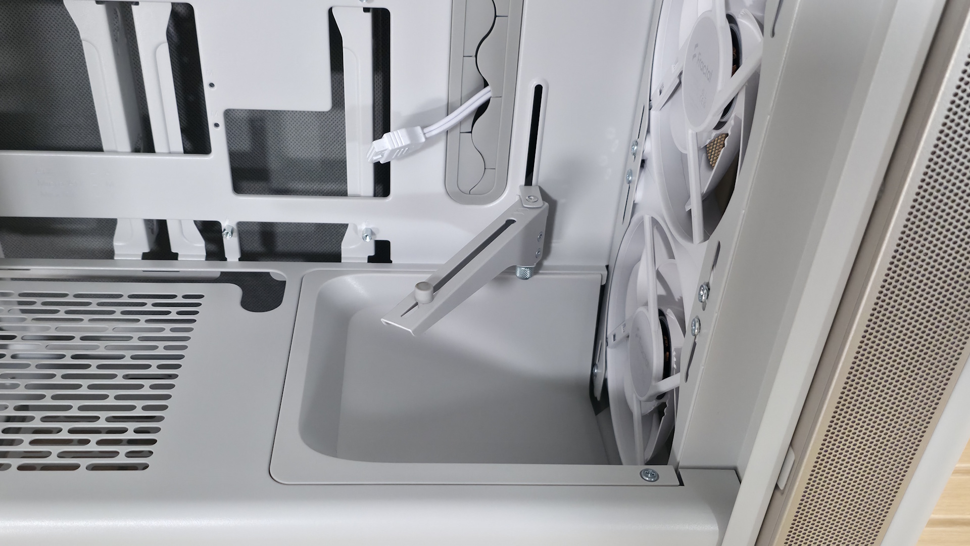 Fractal Define One - Inside