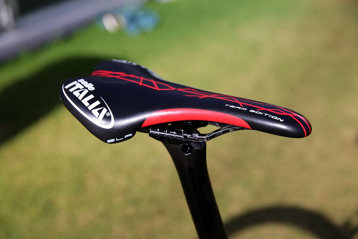 Team UAE Abu Dhabi uses Selle Italia saddles on their Colnago C60