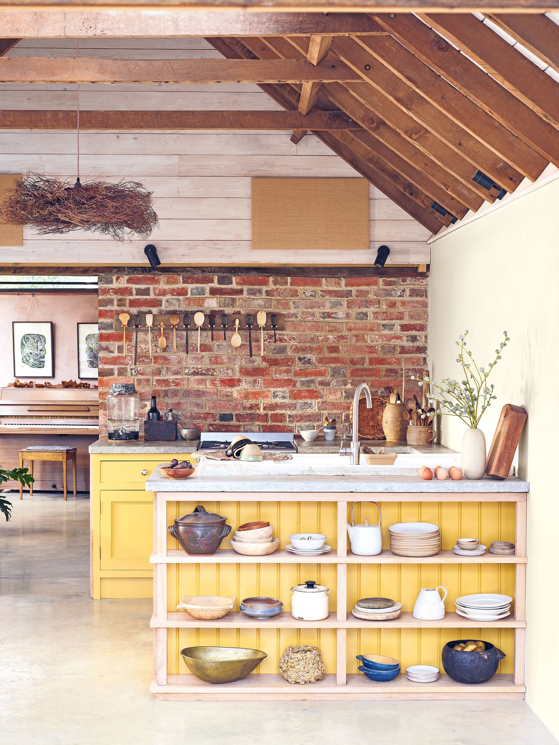 What color is good for a country kitchen? Homes & Gardens