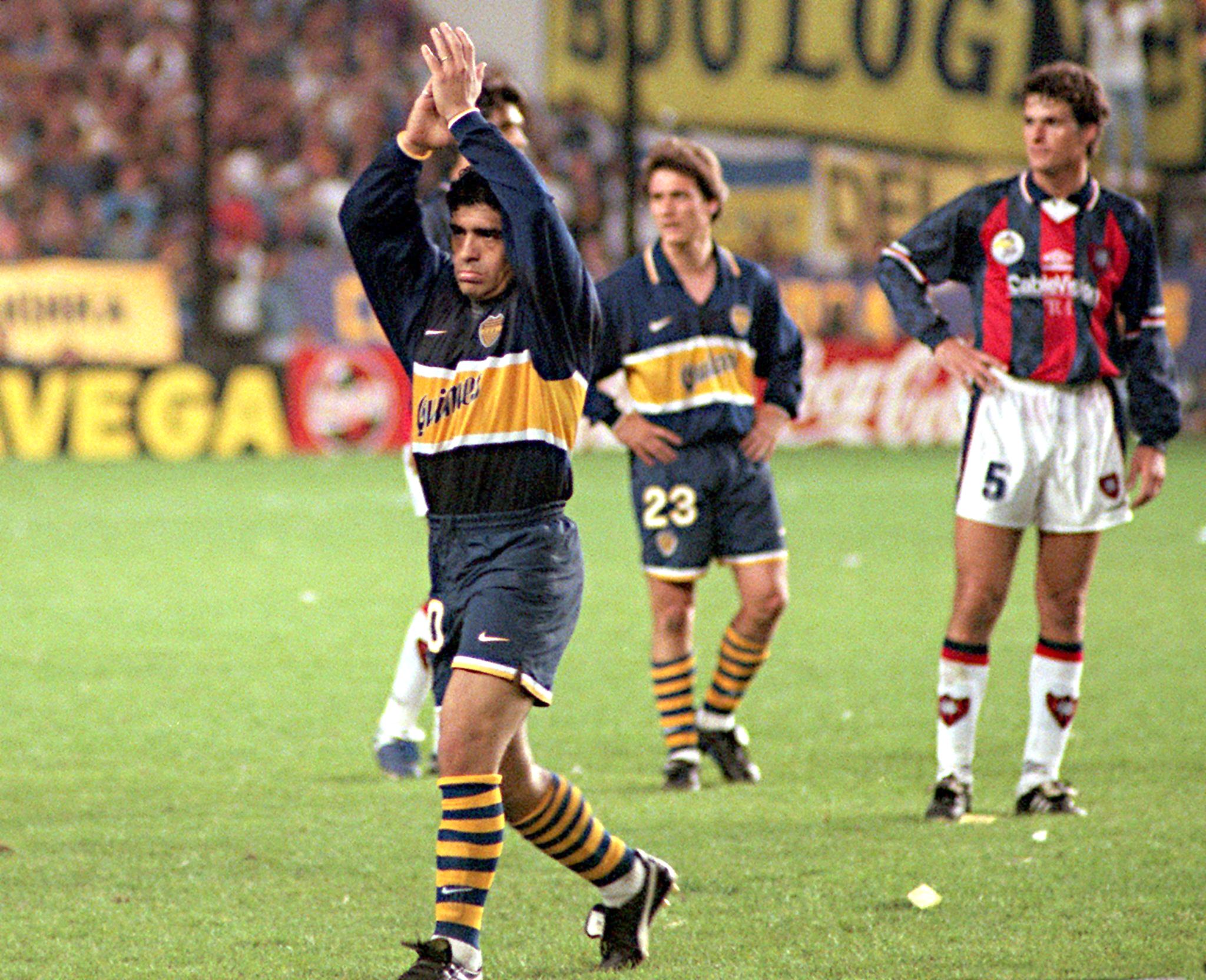 Diego Maradona applauds the Boca Juniors fans in a game against San Lorenzo in September 1997.