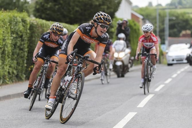 Danielle King , Wiggle Honda leads on the decent.
