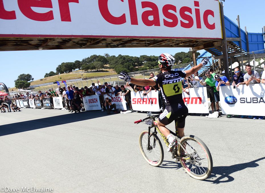 Nino Schurter (Scott Odlo) celebrating his victory