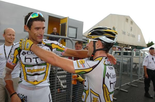 Cavendish thanks George Hincapie for his work.