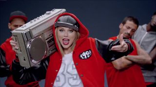 Taylor Swift with a boombok on her shoulder in Shake it Off music video