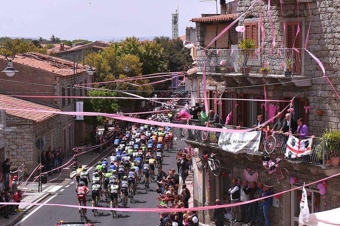 Sardinia welcomes the Giro peloton