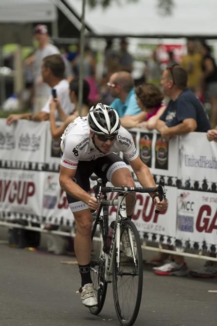 A solo attack in the men's race