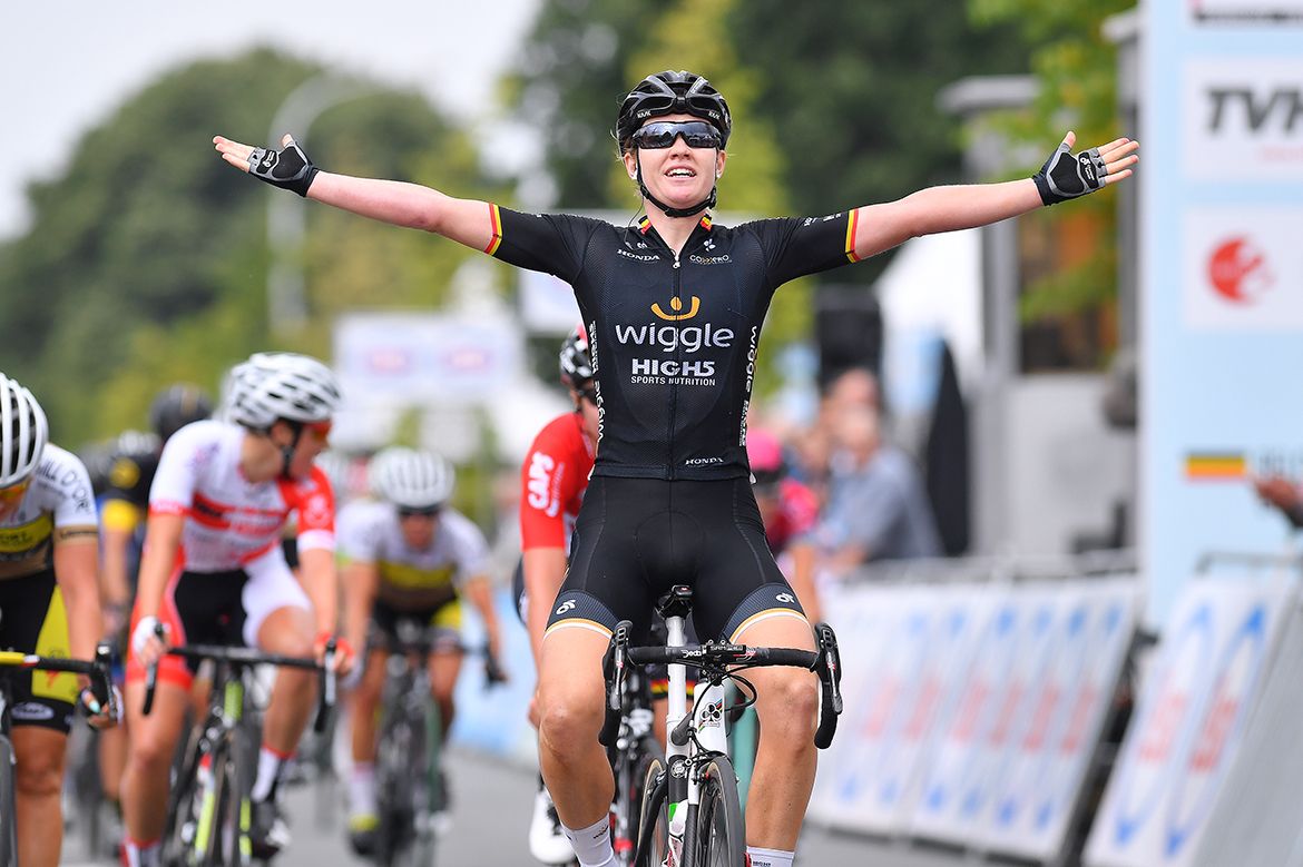 Jolien D'hoore celebrates a fourth title