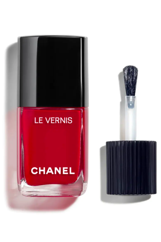 Red Color Trend 2023 | Chanel LE VERNIS Longwear Nail Color in 