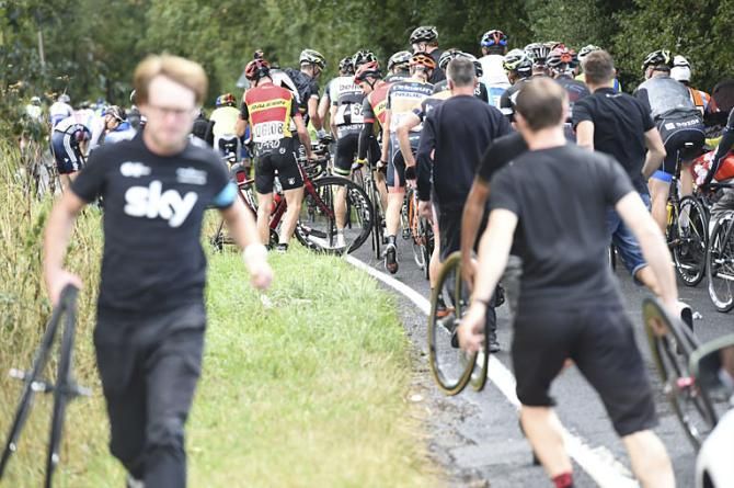 A crash held up the pack whilst mechanics ran to help their team