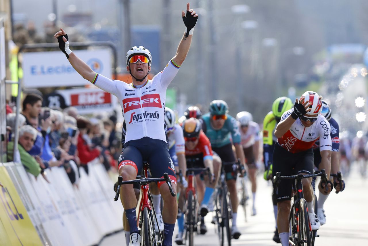 Paris Nice 2022 - 80th Edition - 3rd stage Vierzon - Dun le Palestel 190,8 km - 08/03/2022 - Mads Pedersen (DEN - Trek - Segafredo) - Bryan Coquard (FRA - Cofidis) - Wout Van Aert (BEL - Team Jumbo - Visma) - photo Luis Angel Gomez/SprintCyclingAgency&Acirc;&copy;2022