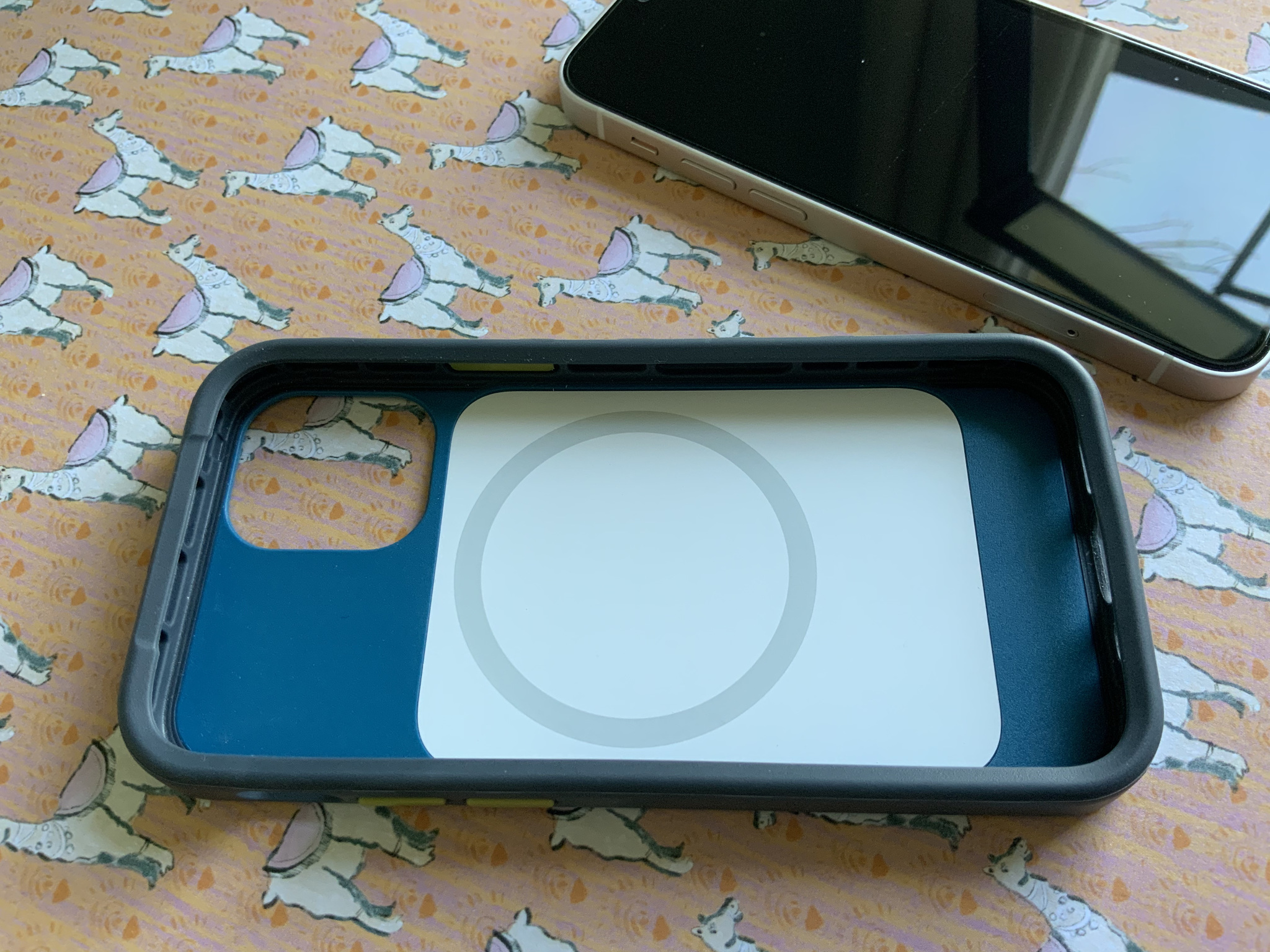 Otterbox Aneu Series Iphone Case 12 Lifestyle