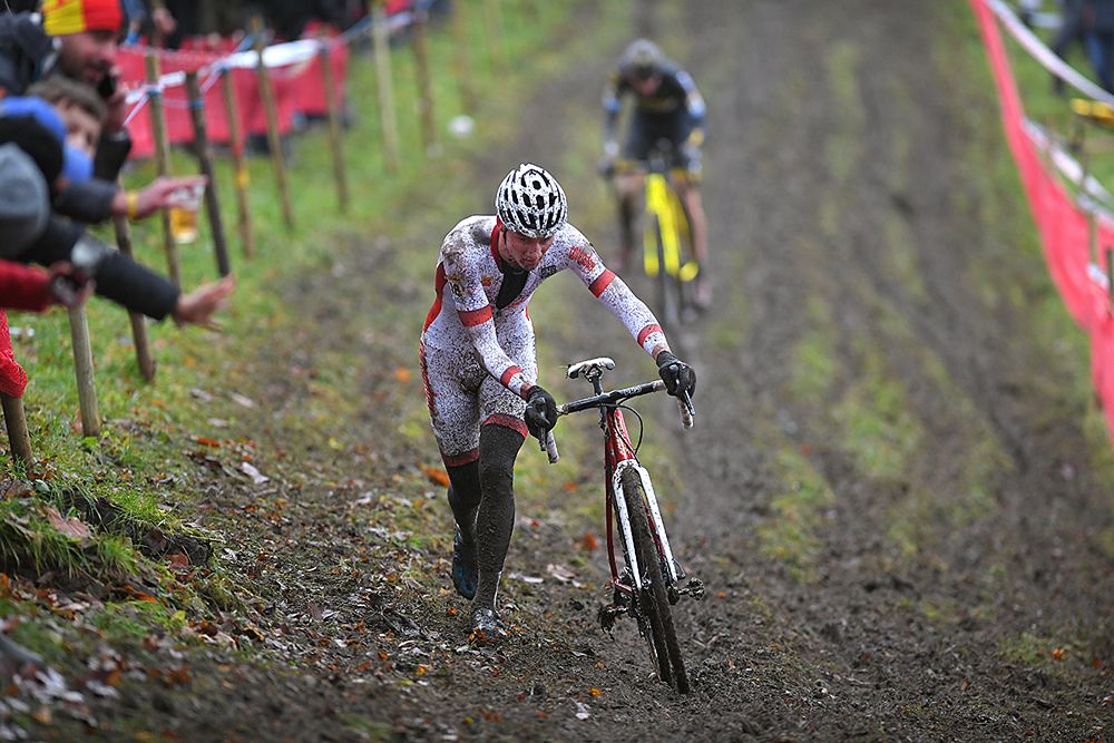 Mathieu van der Poel crashes in Namur