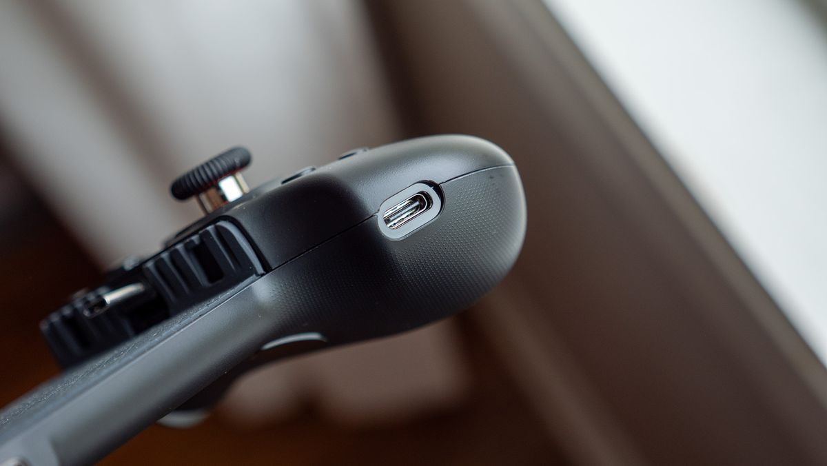 A close look at the buttons, joysticks, and triggers on the Abxylute S9V