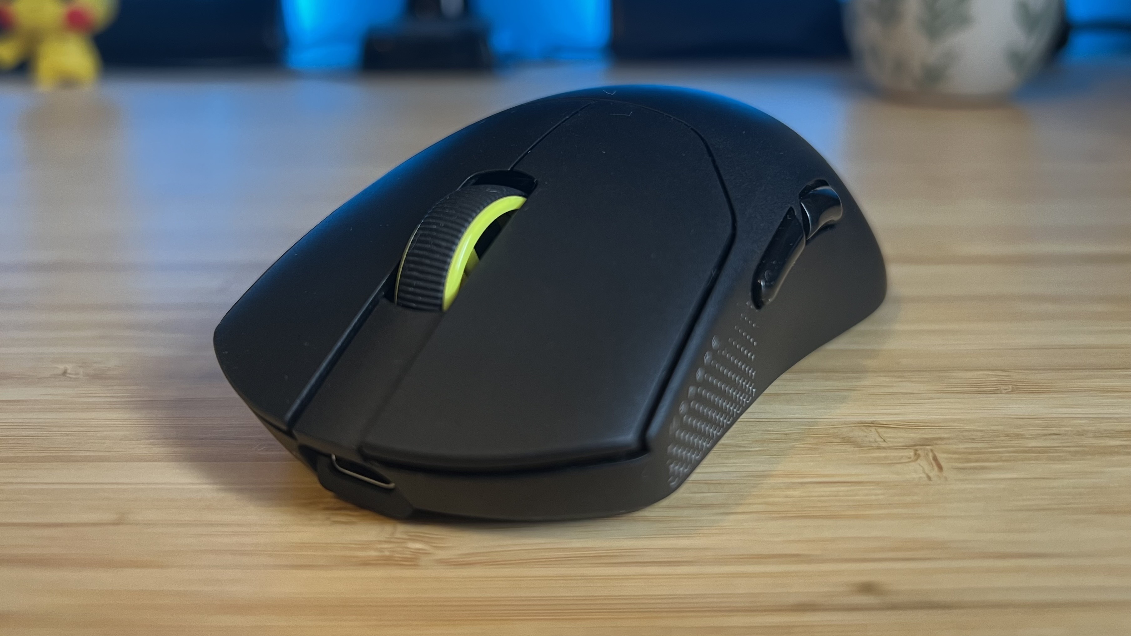 Front view of main click buttons on Corsair Sabre Pro V2 Ultralight gaming mouse