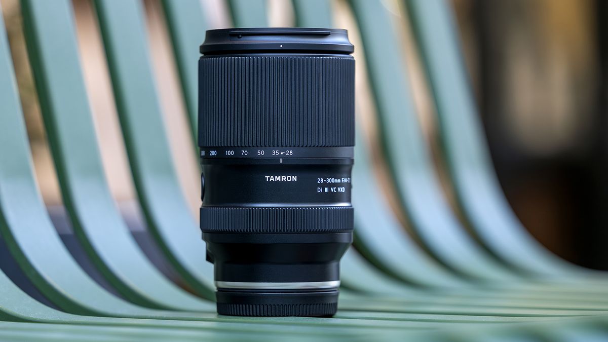 Tamron 28-300mm f/4-7.1 Di III VC VXD 