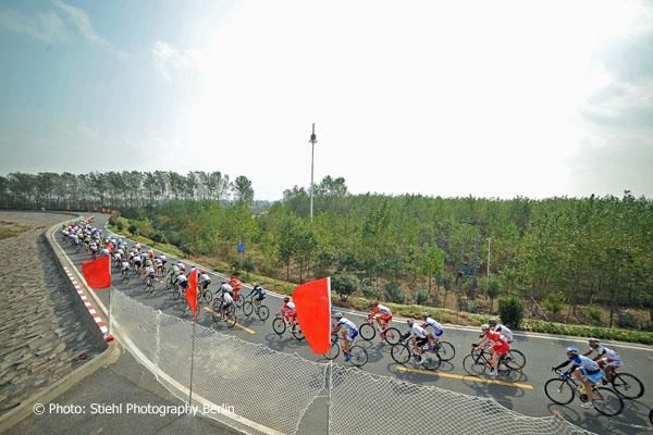 A scenic image of the Tour of Taihu Lake.
