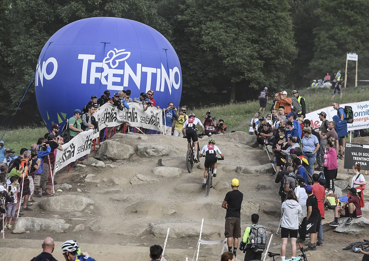 Mathias Flueckiger (Switzerland) leading Nino Schurter (Switzerland)