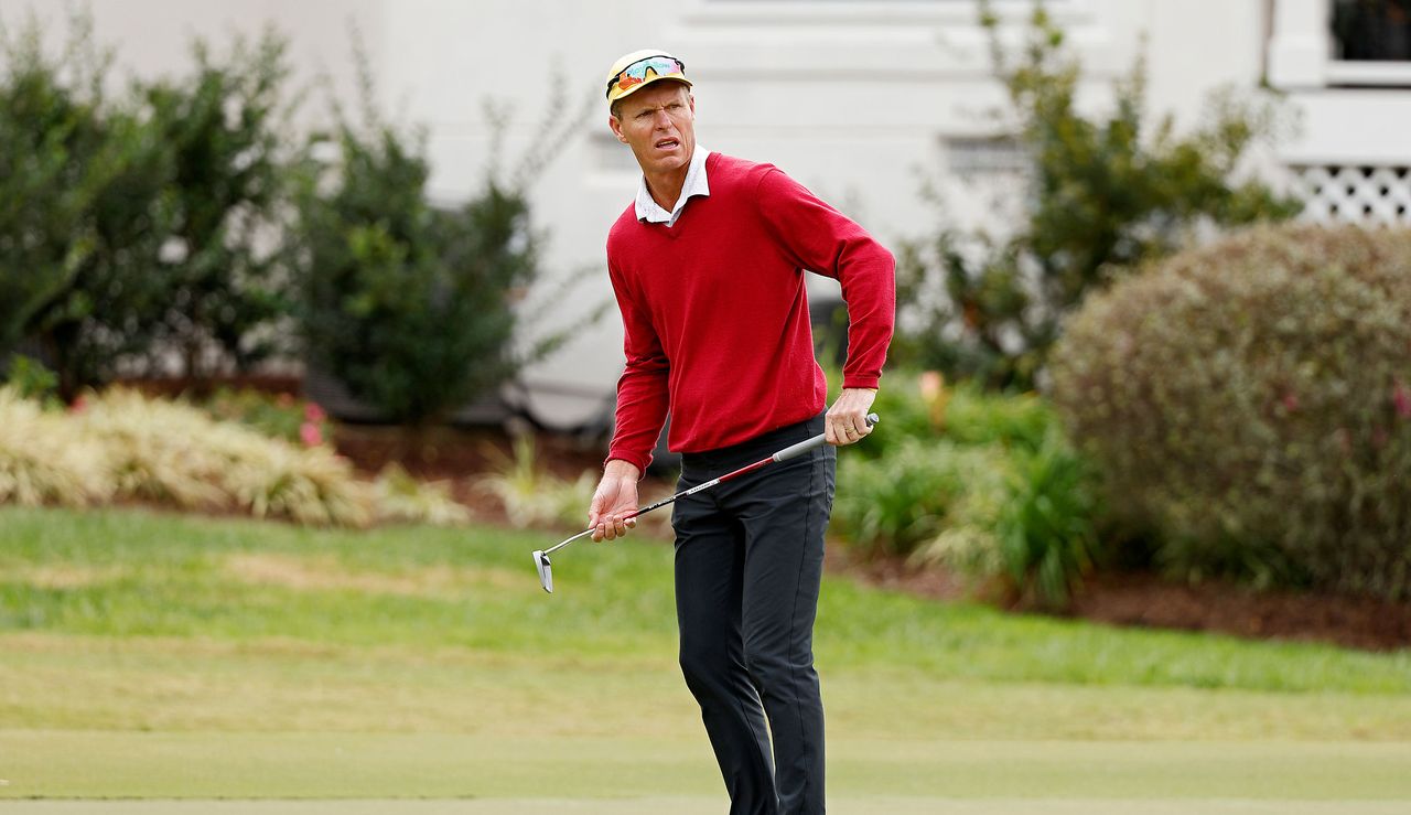 John Senden watches his putt