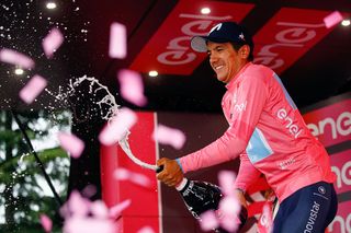 Overall leader Richard Carapaz (Movistar) moves one step closer to winning the Grand Tour