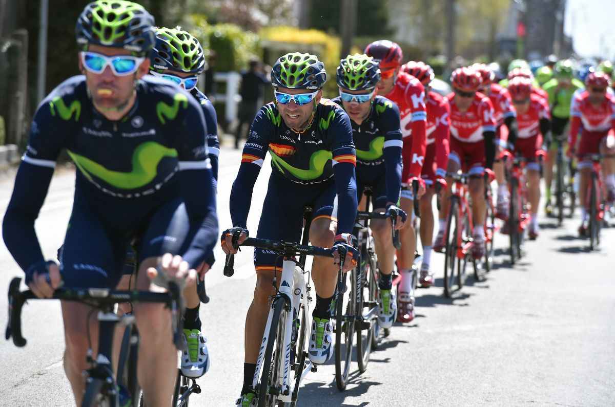 Rory Sutherland leading the Movistar train