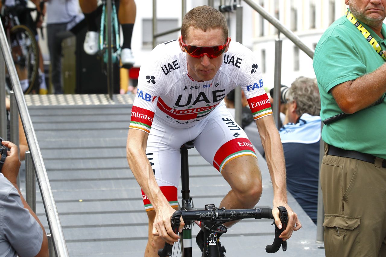 Dan Martin (UAE Team Emirates) at stage 14 sign-on