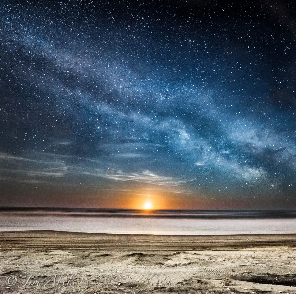 Spectacular Moonrise Surprises Veteran Night Sky Photographer (Image ...