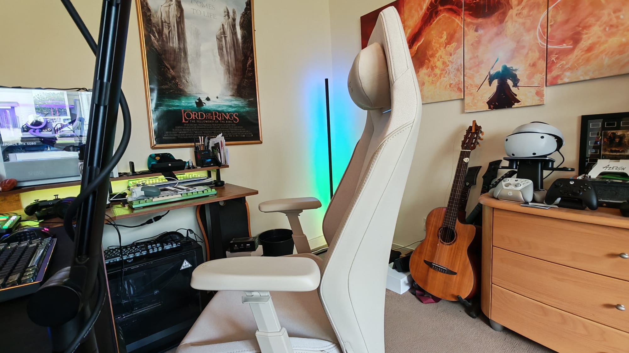 The side profile of the Secretlab Atlas