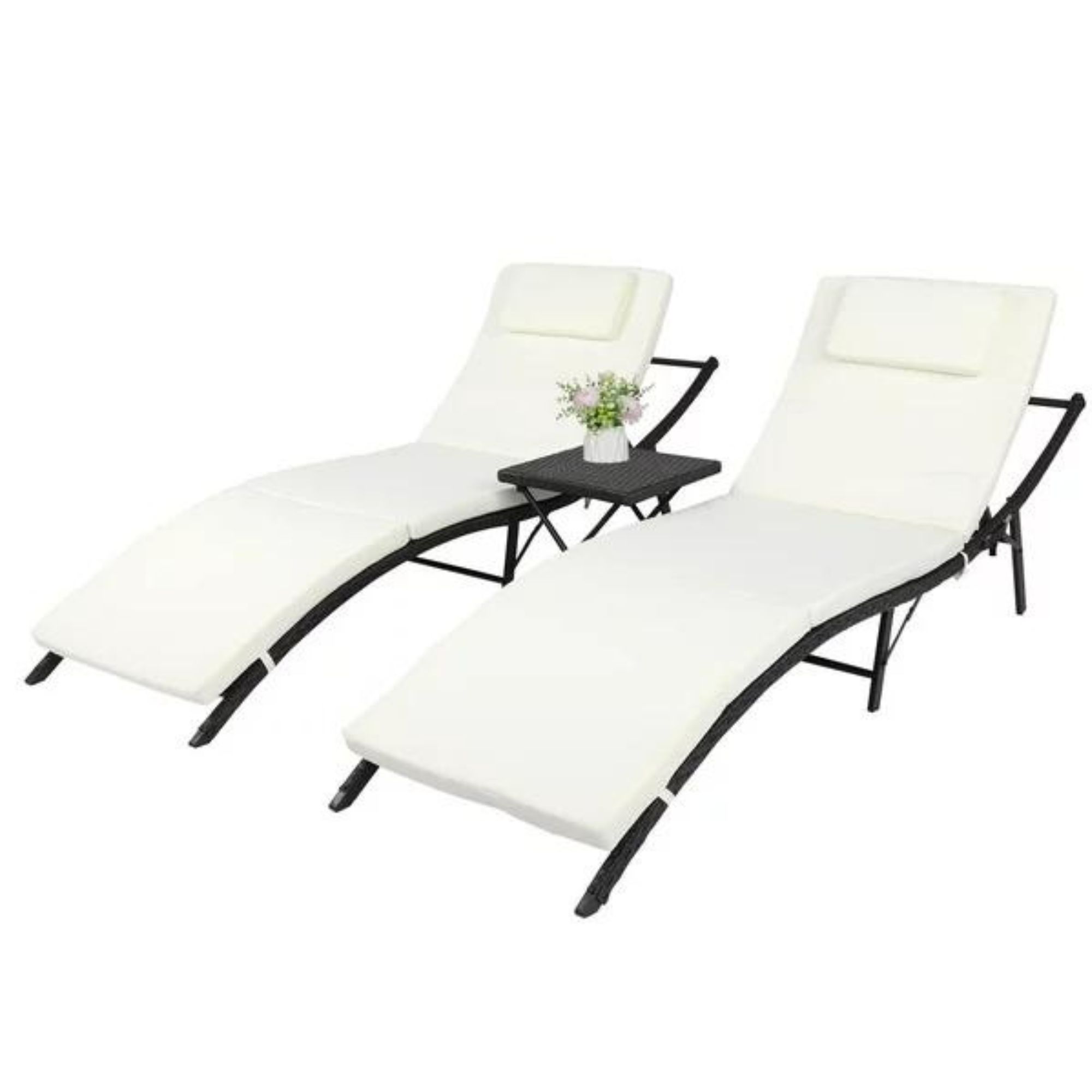 Outdoor Lounge Chair 9 Styles For Al Fresco Lazing Real Homes   Zwy8bRcVPmX3jtVCv4cebN 