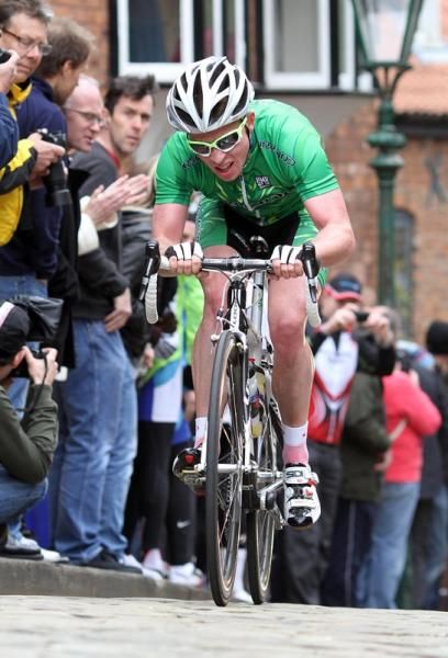 Philip Lavery (Team Ireland) climbs up the Michaelgate cobbles to keep Chris Newton in his sights with one lap to go.