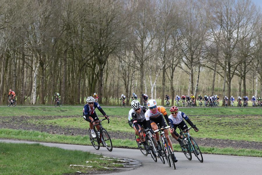 The lead group opens its gap