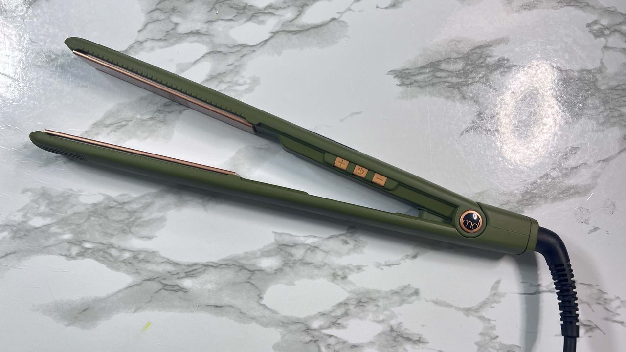 mdlondon STRAIT hair straighteners in reviewer's home