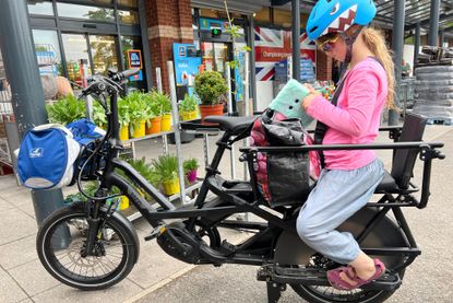 Cargo bike discount with child seat