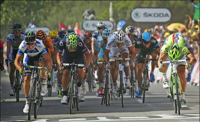 it was a photo finish for the winner of stage 3 of the Tour de France