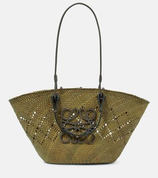 zxMwBvceeymw57cbhdJ8xb-320-80 حقيبة سلة Loewe's Anagram هي الملحق الصيفي النهائي