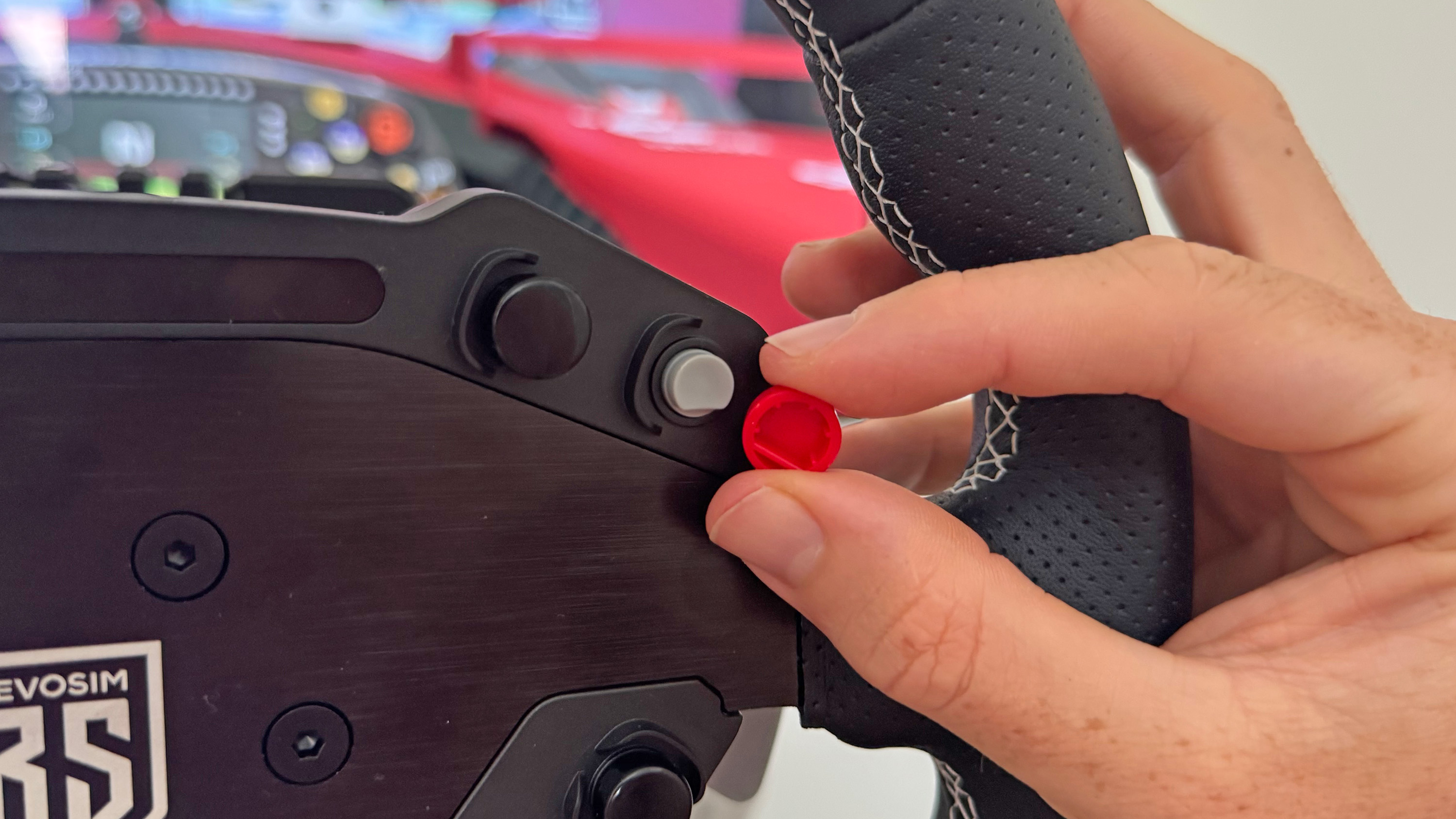 Nacon Revosim RS Pure bundle&#039;s swappable button tops