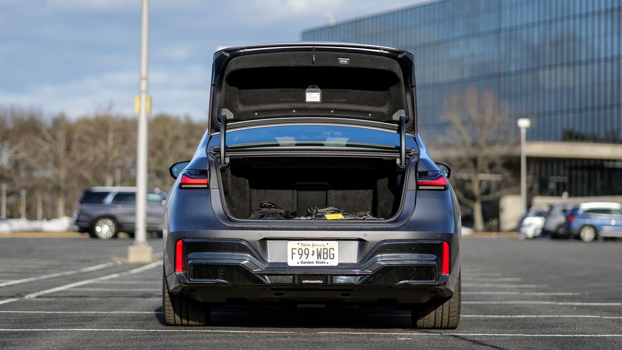 2026 BMW i7 M70 review.