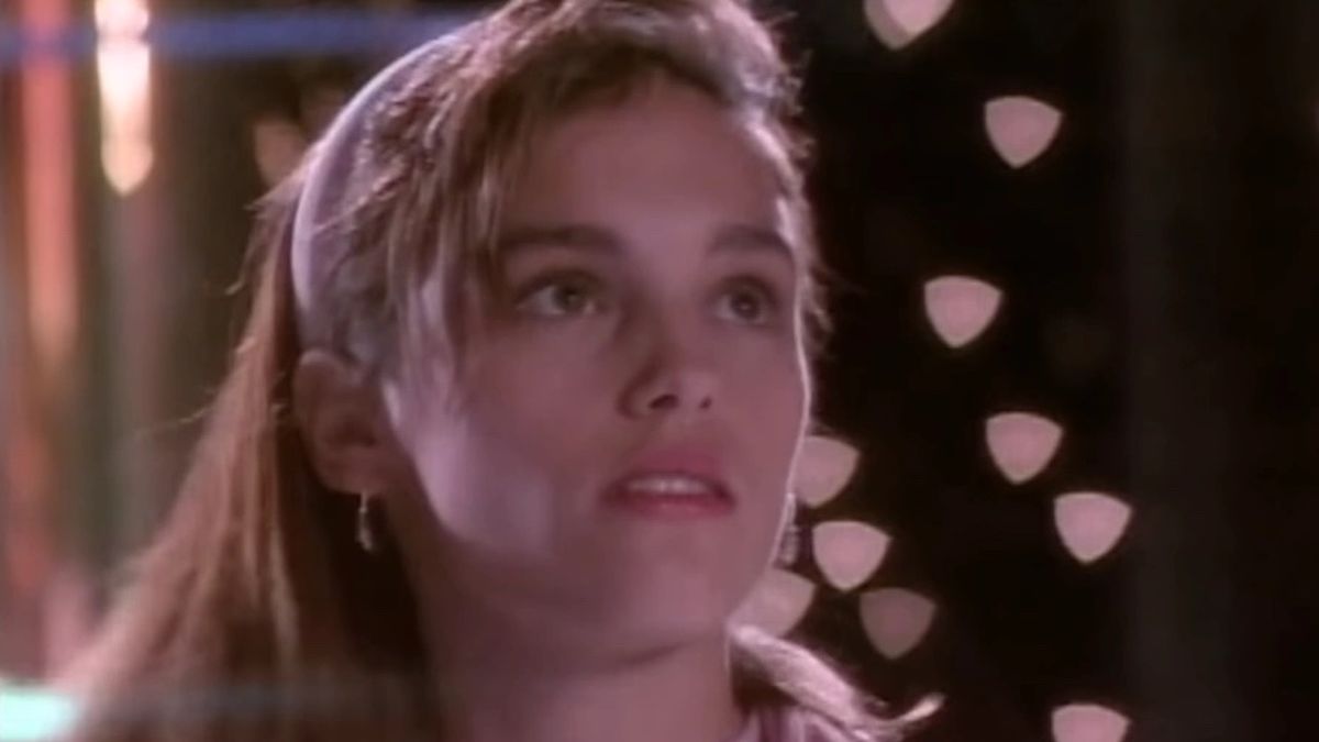 Amy Jo Johnson&#039;s Kimberly Hart in first Power Rangers episode