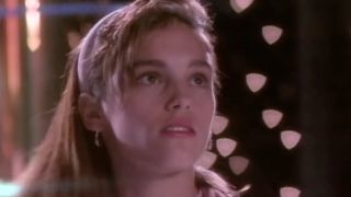 Amy Jo Johnson's Kimberly Hart in first Power Rangers episode