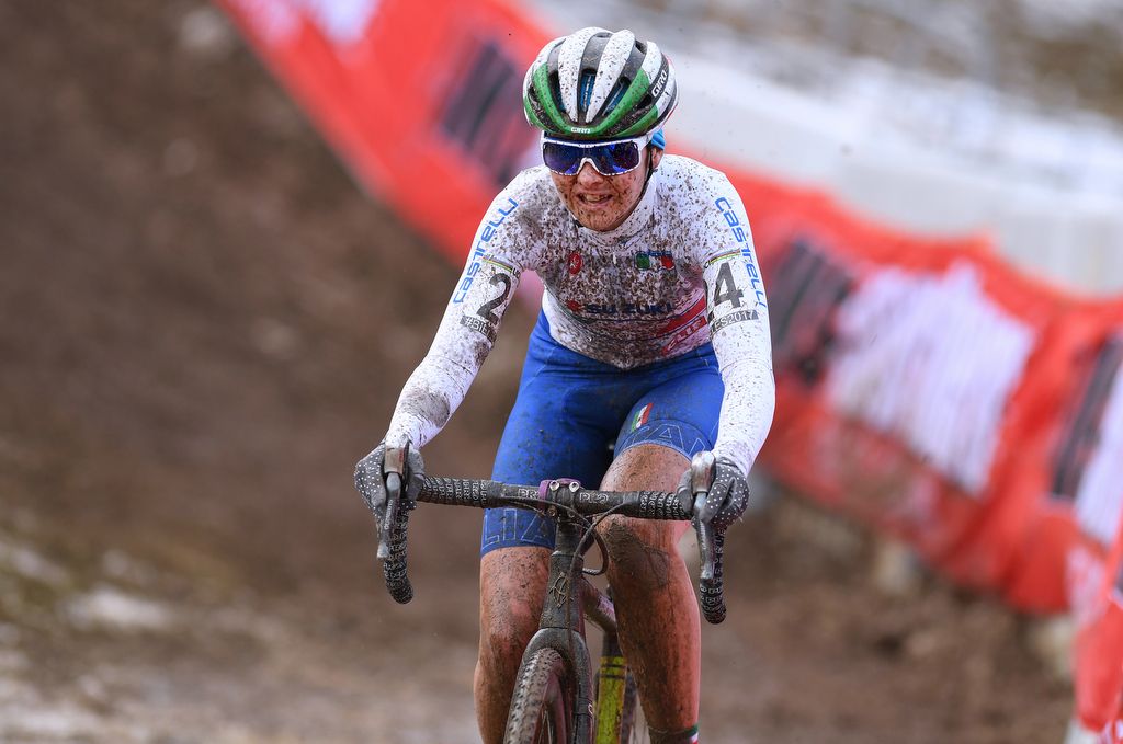 A mud splattered Eva Lechner (Italy) rode to sixth