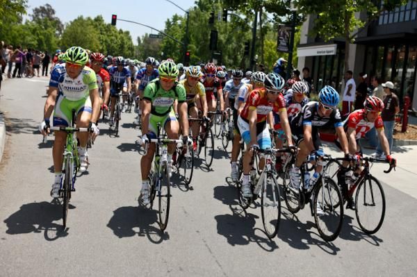 The race gets underway from Claremont.