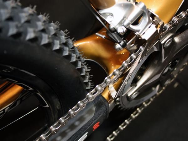 Tire clearance is pretty good on the Raven carbon hardtail frame.