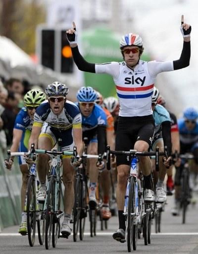 Bradley Wiggins (Team Sky) triumphs in Romandie stage 1